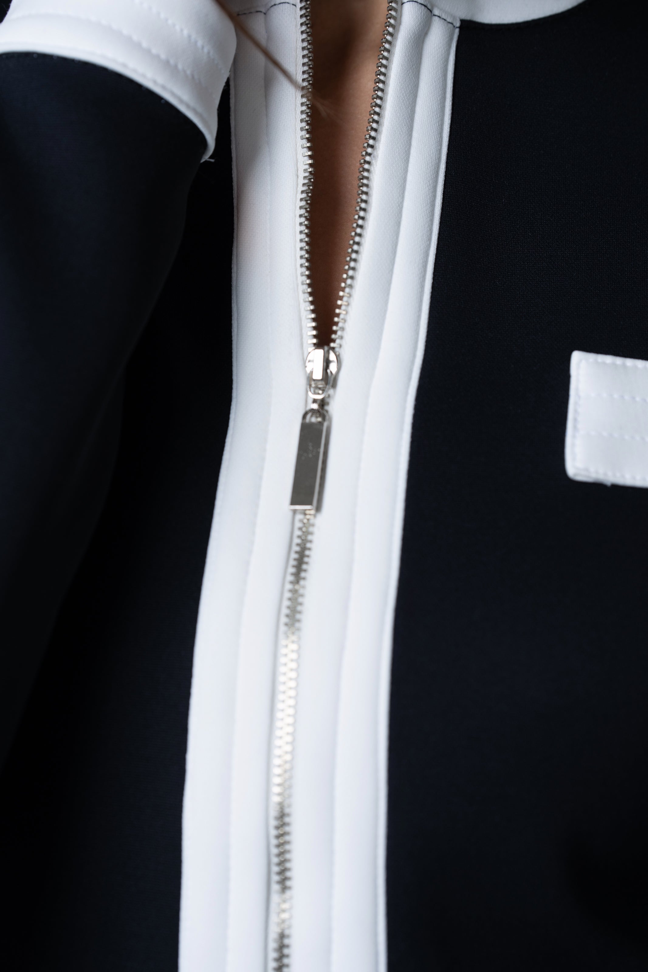 Cropped Bolero Zipper Jacket - Black and White - Olivvi World