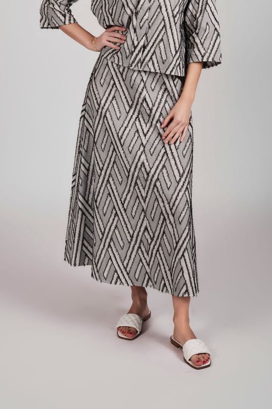 Tara Textured Maxi Skirt - Textured White And Black - Olivvi World
