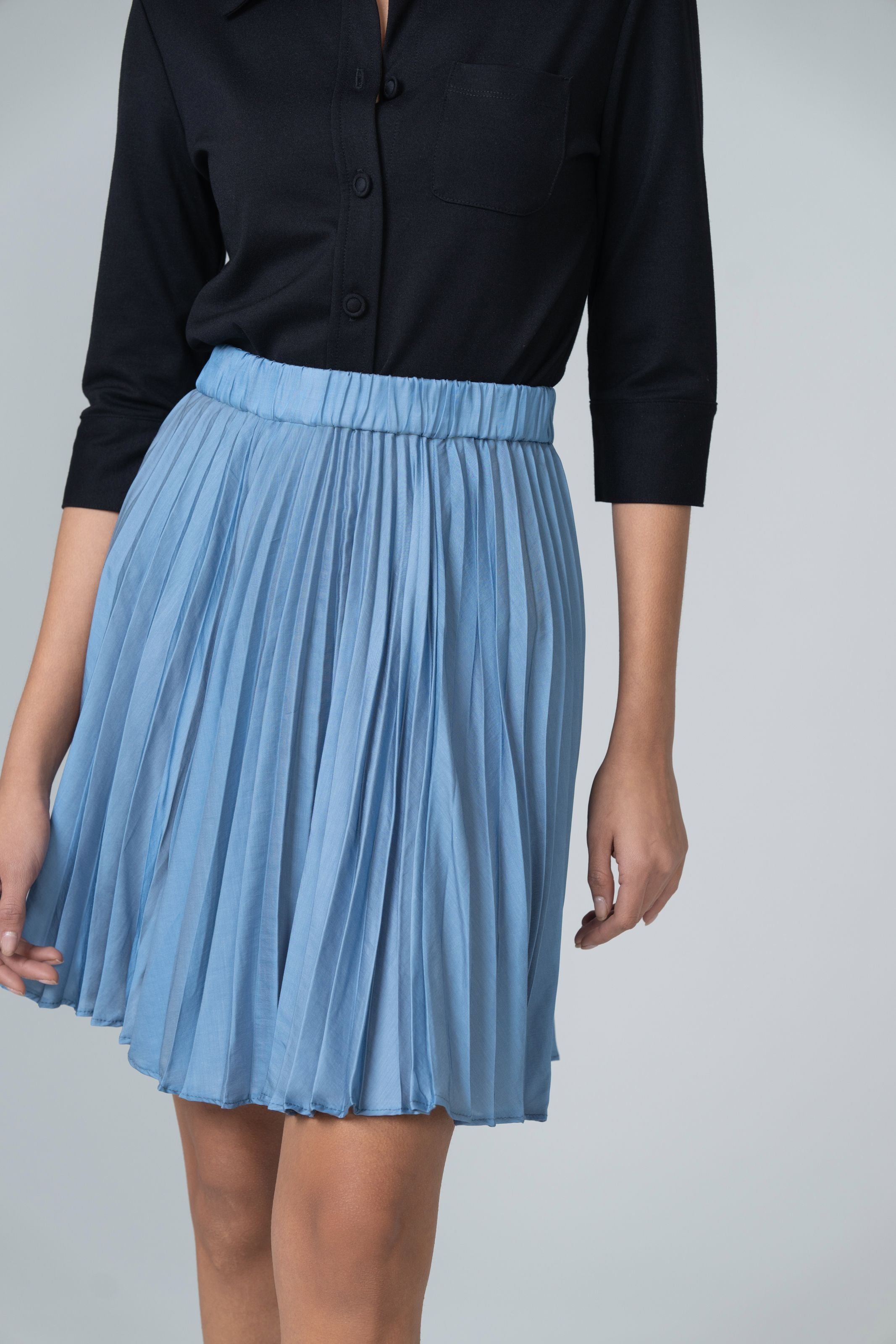 Pleated Short Skirt - Light Blue - Olivvi World