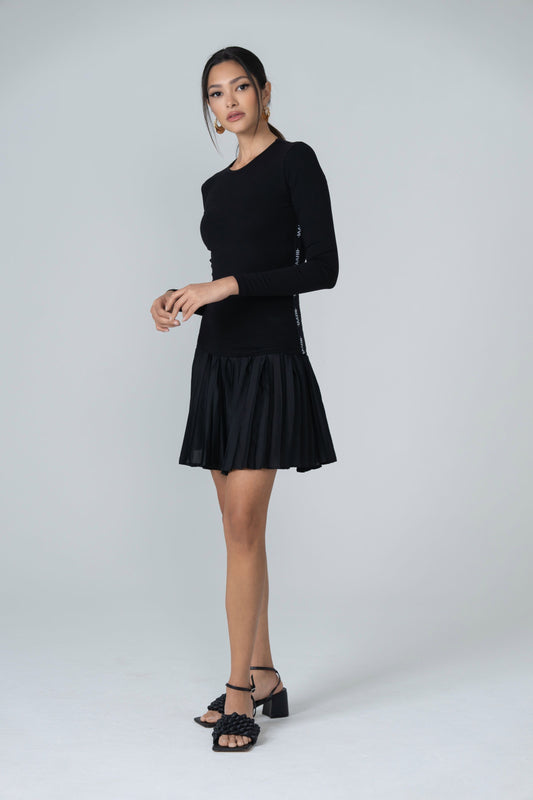Pleated Short Skirt - Black - Olivvi World