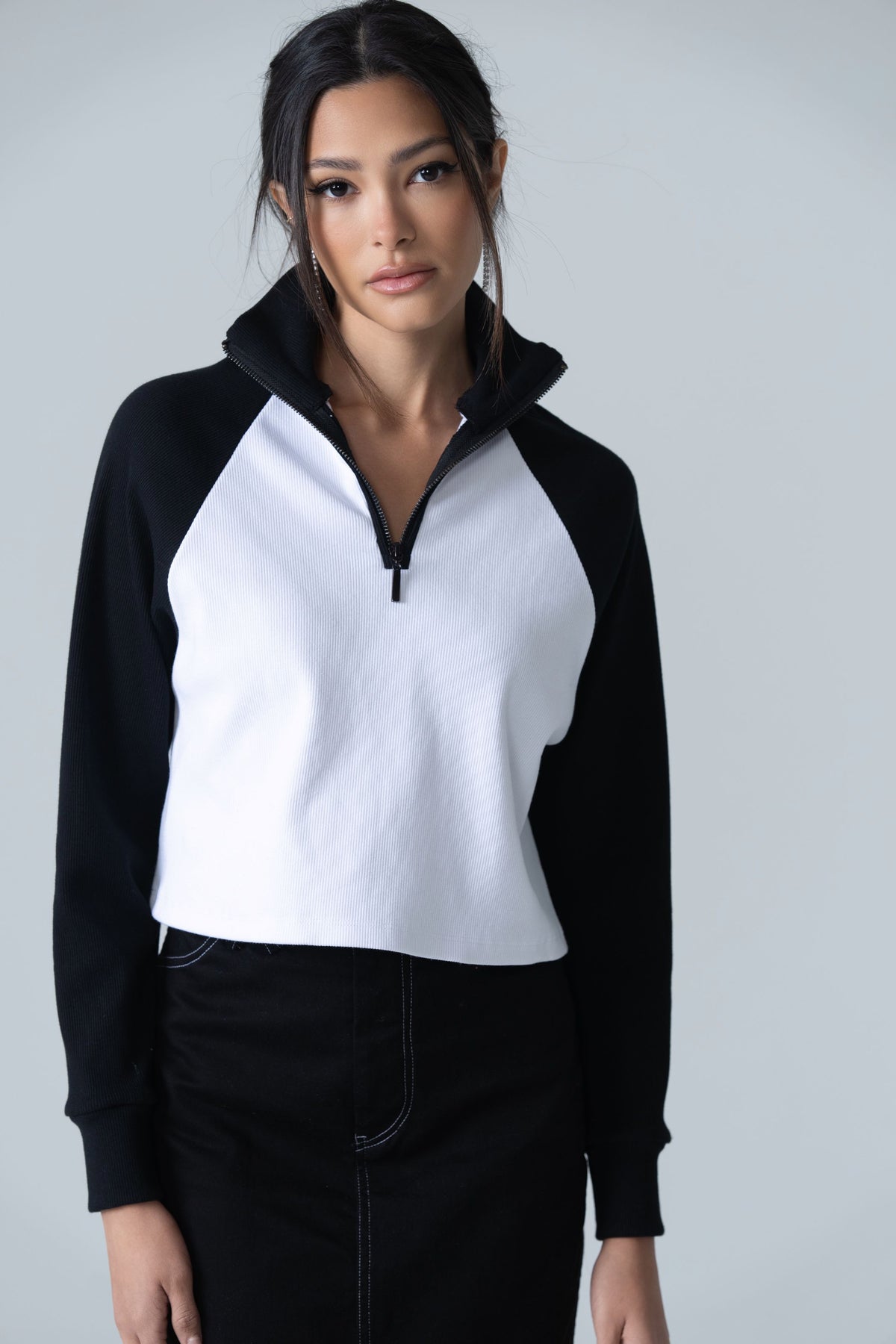 Ribbed Cropped Zipper Pullover Sweater - White and Black - Olivvi World