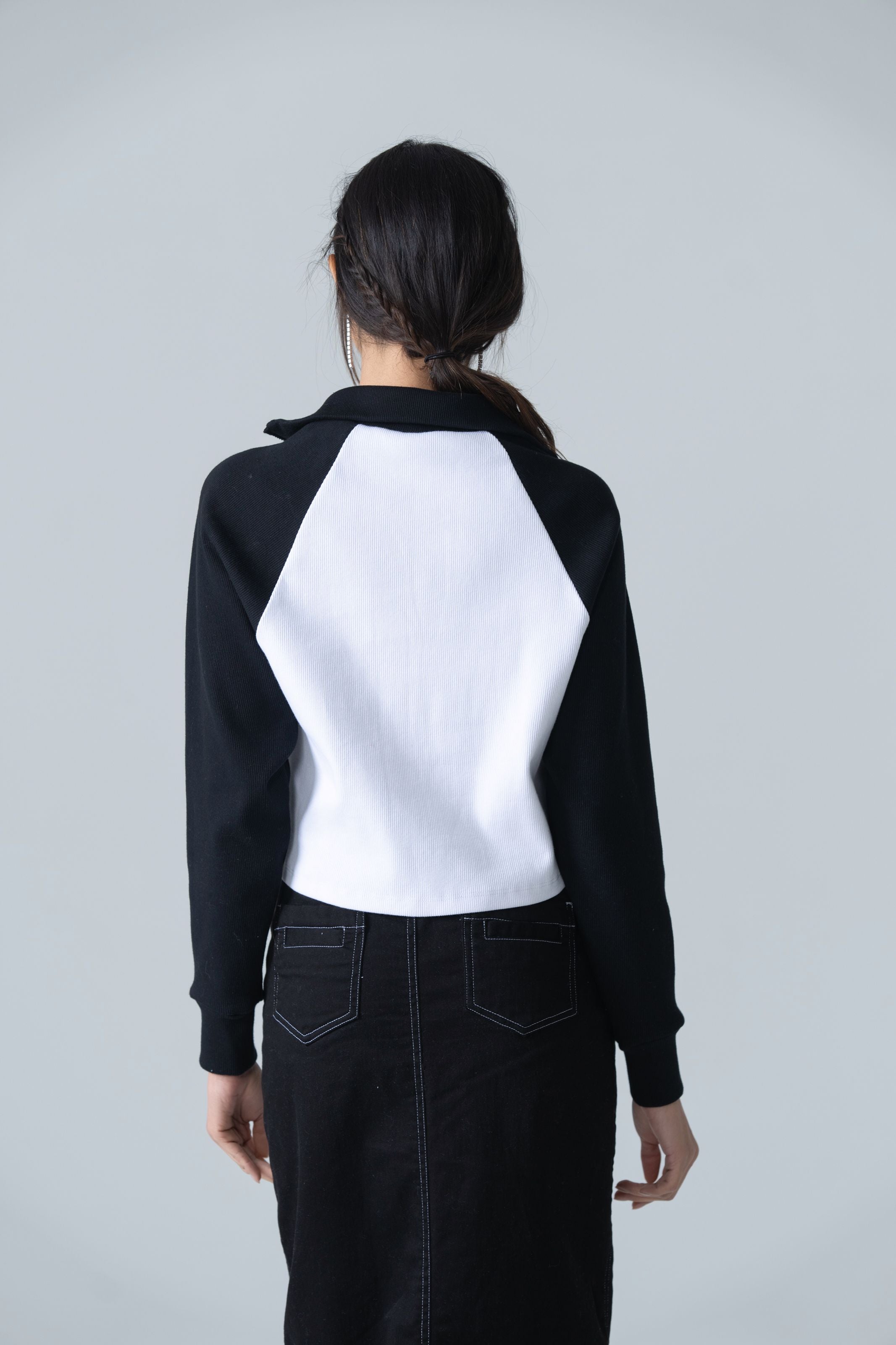 Ribbed Cropped Zipper Pullover Sweater - White and Black - Olivvi World